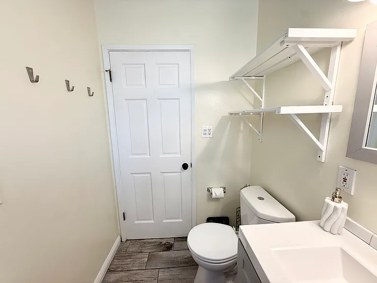 17520 Covello St #G1 — Photo 5
