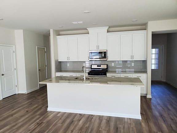 3rd image of 1207 Sunnydale Ct
