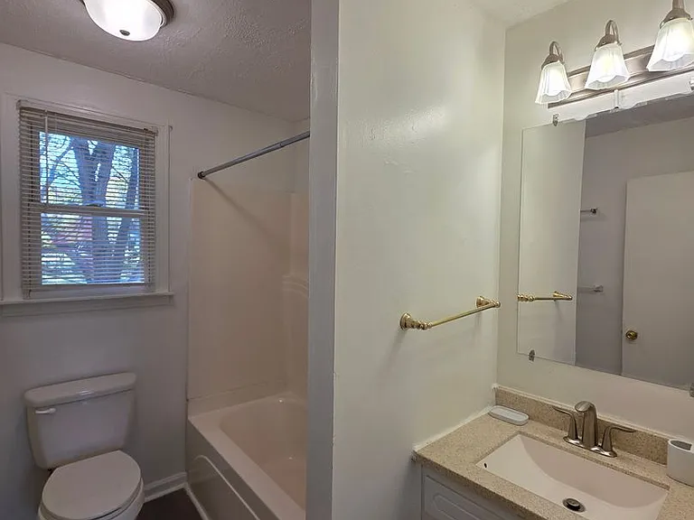 386 Elaine Dr — Photo 16