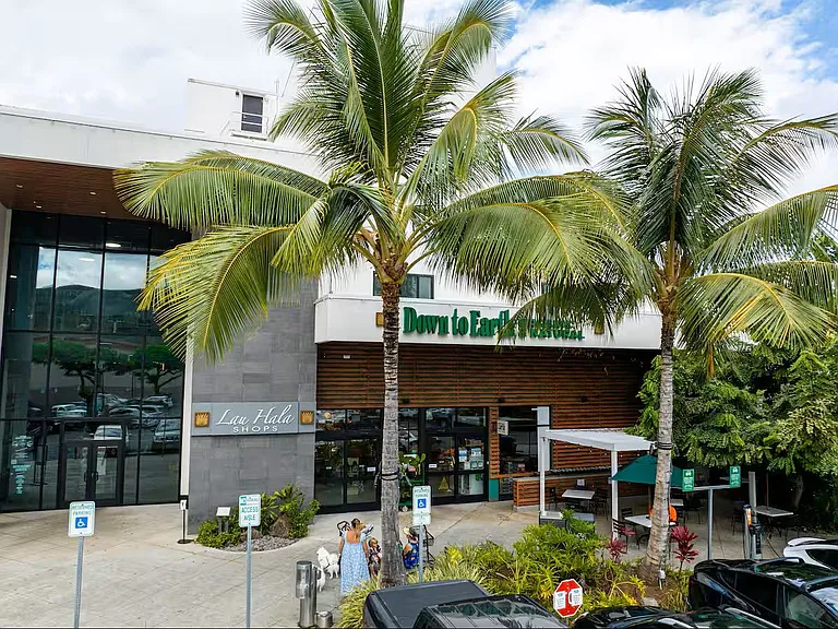located in Kailua Town