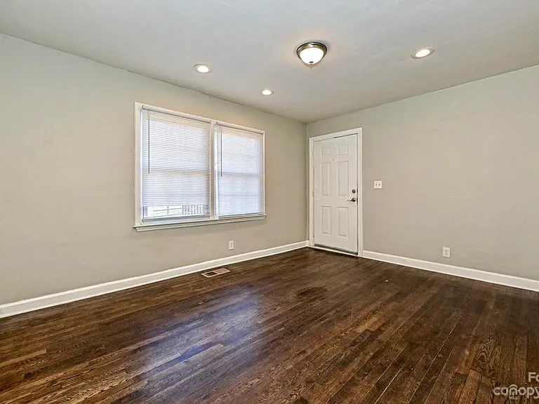 1025 McArthur Ave #2 — Photo 7