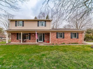 5385 Milane Cir, Clarkston, MI 48346