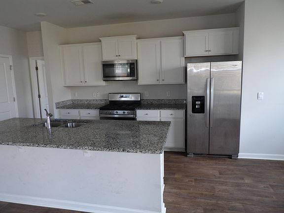 4th image of 409 Cedarview Rd