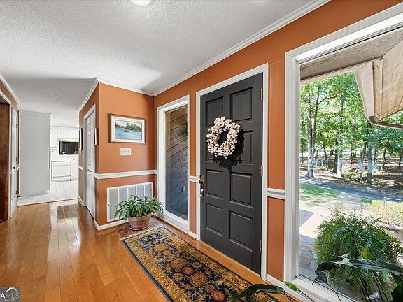 5th image of 7576 Lake Wood Dr