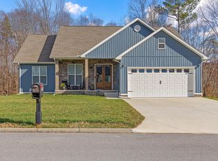 100 Shadows Lawn Dr, Athens, TN 37303