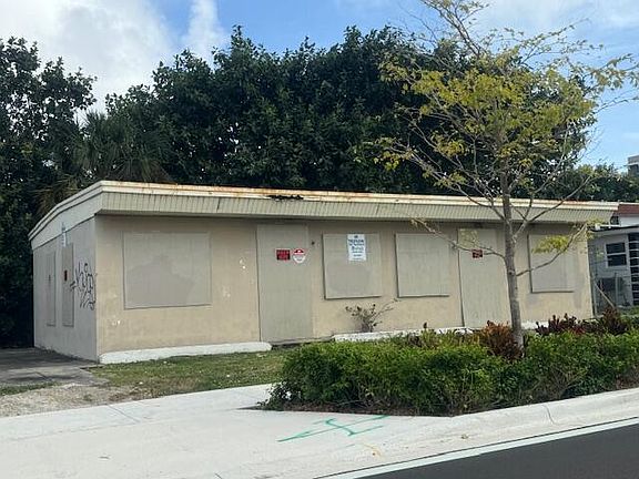 2nd image of 310 N Tamarind Avenue