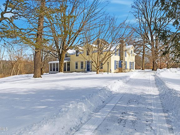 4th image of 797 Western Road