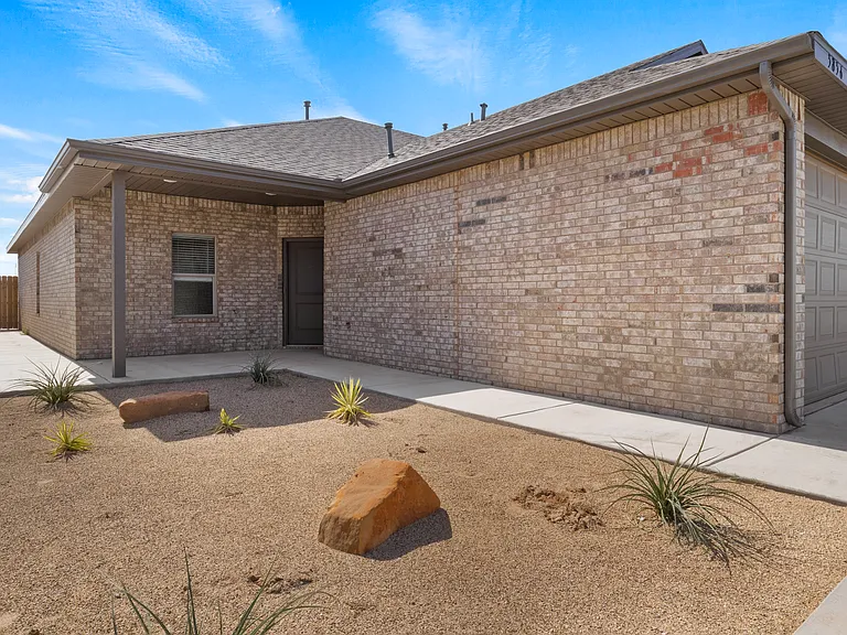 5856 Virginia Ave — Photo 2
