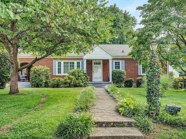 5221 Woodbury St NW, Roanoke, VA 24012