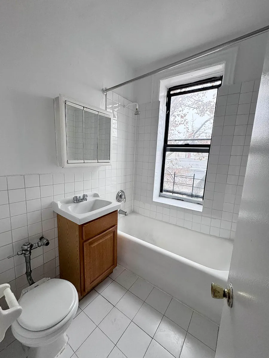Building Photo - 378 7th Ave #3