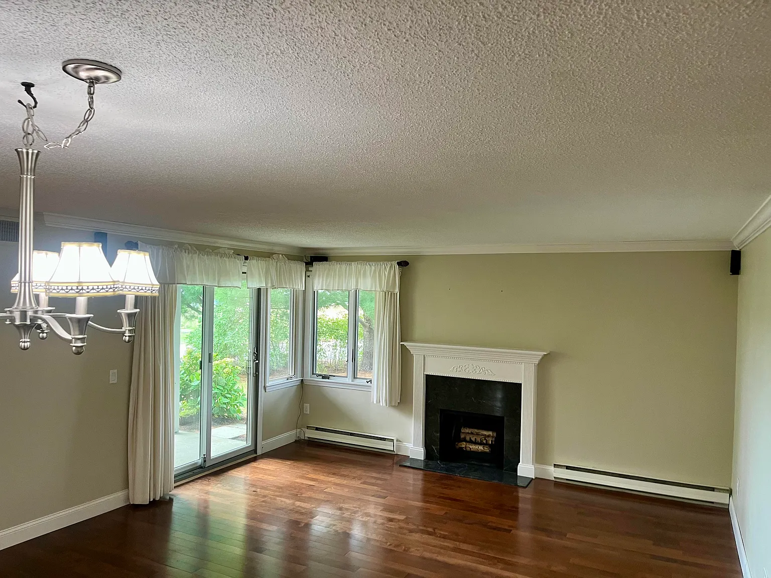 2 bed, 1240 sqft, $3,999 — Photo 4