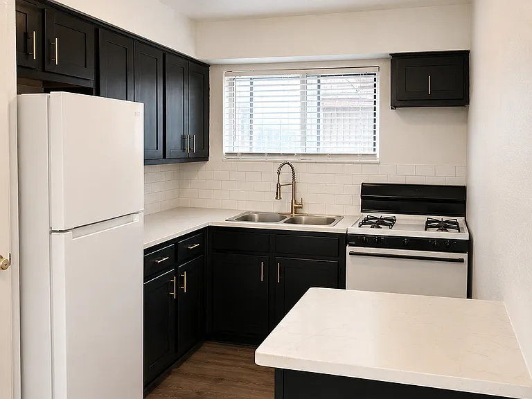 2712 Oakcliff St #6 — Photo 4