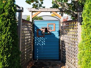 27 Jedburgh Rd, View Royal, BC V9B1K7