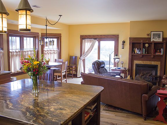 Breakfast Nook-FamilyRoom