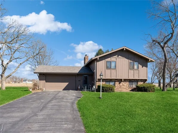 2204 W 15th St S, Newton, IA 50208