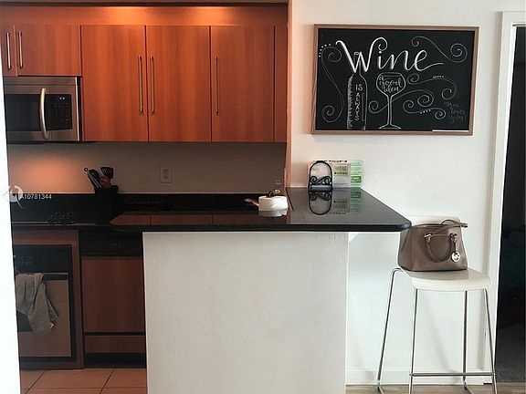3rd image of 325 Biscayne Blvd #4114
