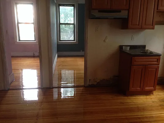 Rented by Metroline Realty | media 11