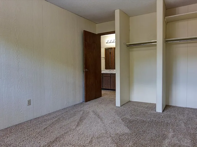 1703 S Broadway St — Photo 25