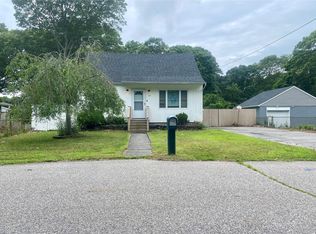 10 Claremont Dr, Mastic Beach, NY 11951