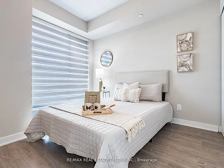 5240 Dundas St #B314 — Photo 13