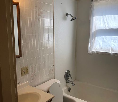 2nd image of 1813 Pleasant St #1