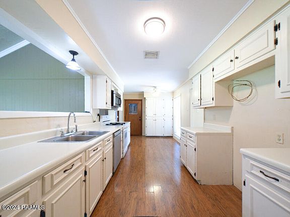 2nd image of 210 Willow Wood Dr