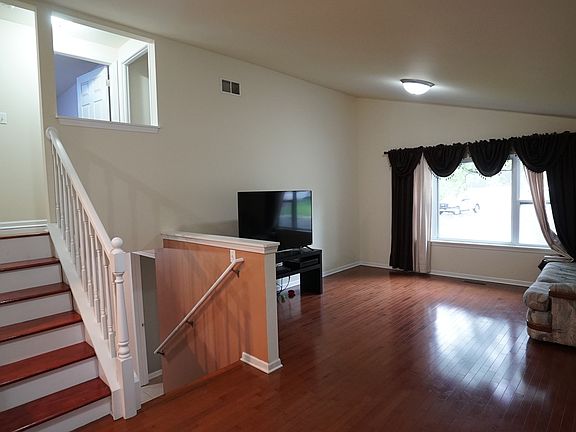 4th image of 1504 Amarillo Dr