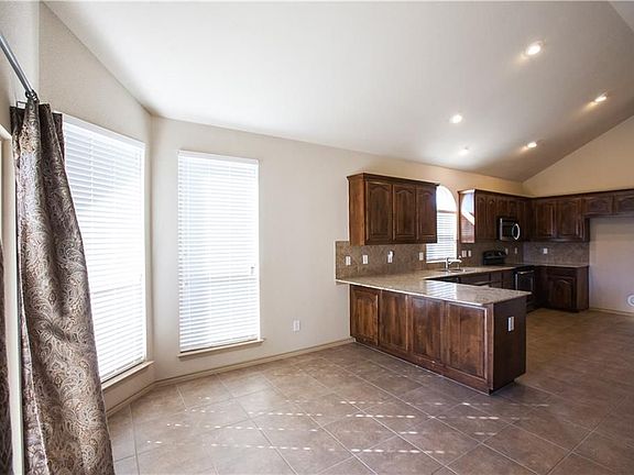 5th image of 3233 Buckthorn Ln