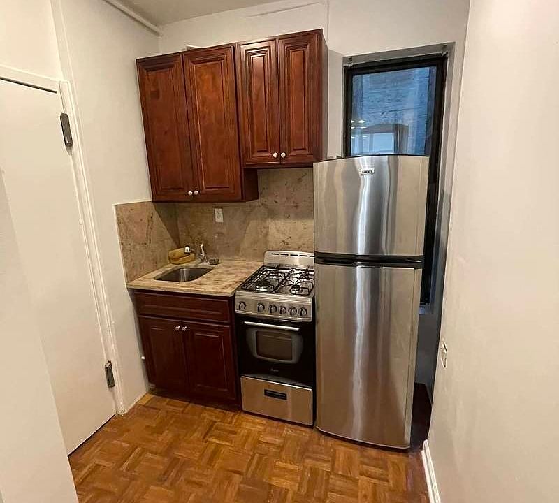 1st image of 263 E 10th St #8S