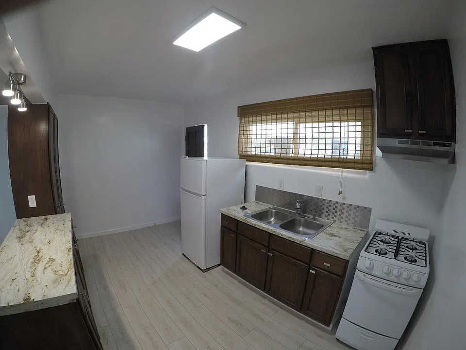 4410 1/2 N Lakewood Blvd