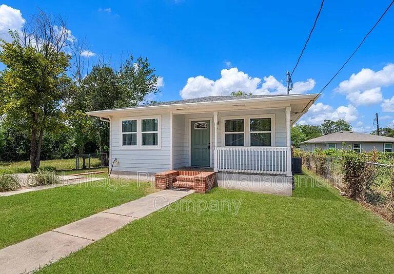 908 Liberty Ave — Photo 2