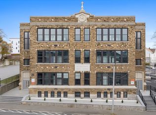 22 Waverly St #101, Worcester, MA 01604