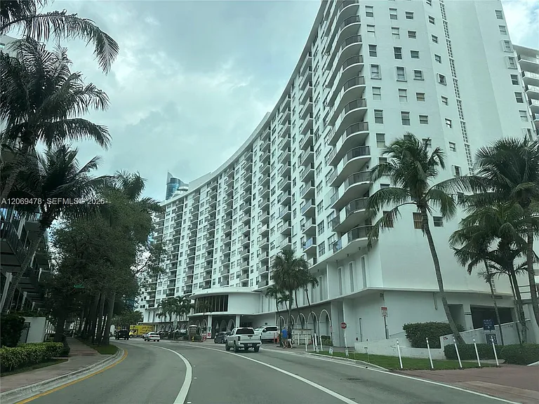 6039 Collins Ave #310 — Photo 36