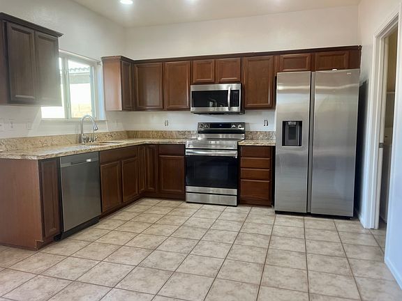 3rd image of 1194 E Daisy Way