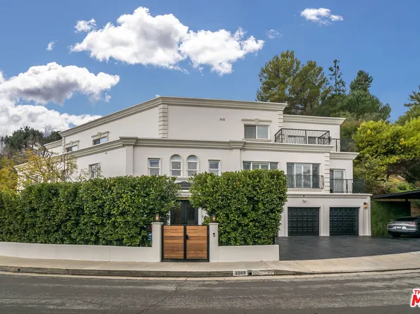 2209 Banyan Dr, Los Angeles, CA 90049