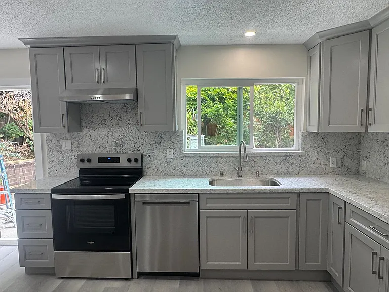 1702 Walnut St — Photo 8
