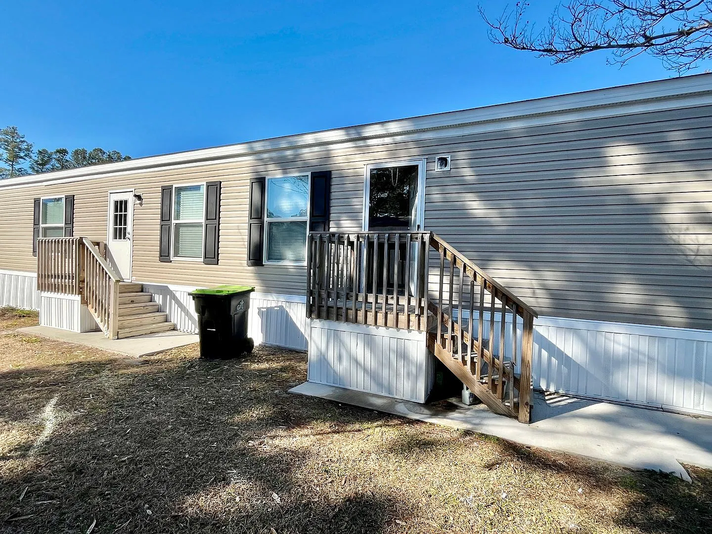 3 bed, 1056 sqft, $1,169 — Photo 2