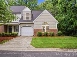 9904 Birch Knoll Ct, Charlotte, NC 28213