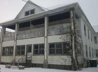 225-227 1/2 W Pleasant St, Freeport, IL 61032