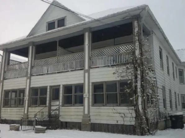 225-227 1/2 W Pleasant St, Freeport, IL 61032