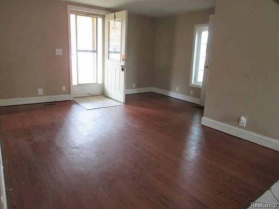 3rd image of 1750 Plain St