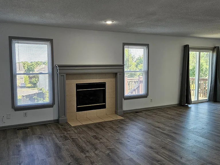 17641 W 111th Pl — Photo 4