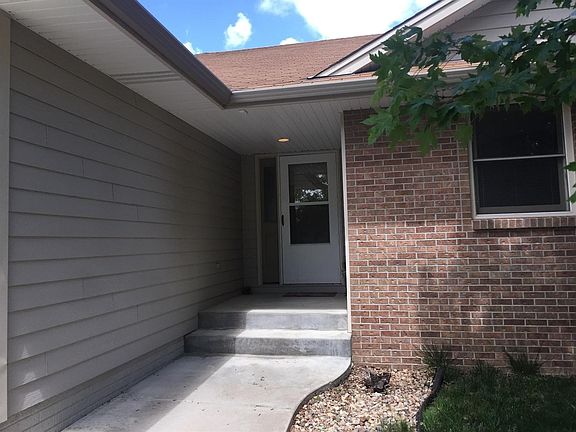 4th image of 818 Malcolm Ct