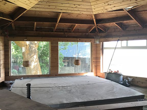 Unfinished hot tub room