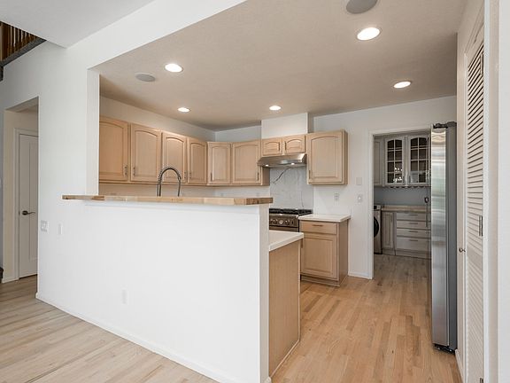 5th image of 7358 E Lowry Blvd