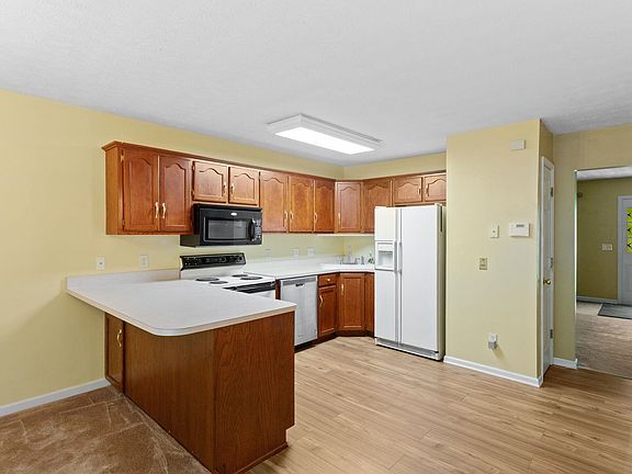 3rd image of 187 Emerald Dr
