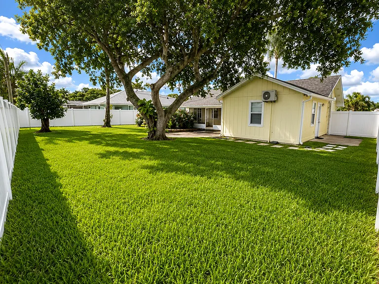 1549 SW Nervia Ave — Photo 13