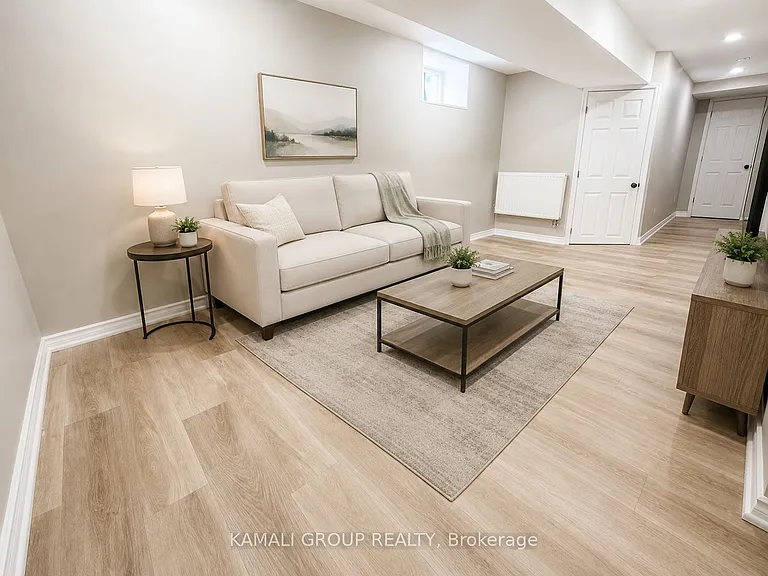 25 Spadina Ave #BASEMENT — Photo 1