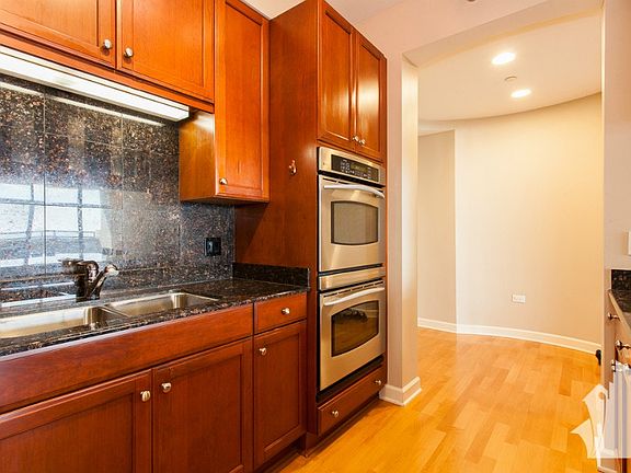 3rd image of 1335 S Prairie Ave #18