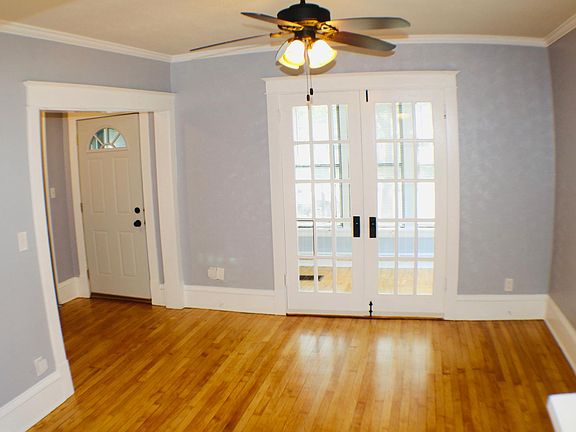 3rd image of 2206 6th St NE #1